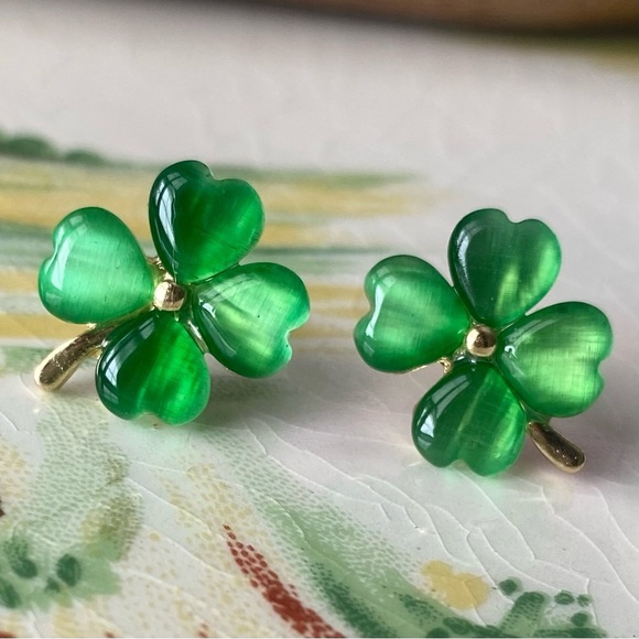 ✨Modcloth Sweet Shamrock Earrings - Picture 2 of 7